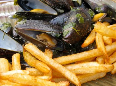 moules-frites-via-the-hobbits-kitchen-blogspot-fr.jpg