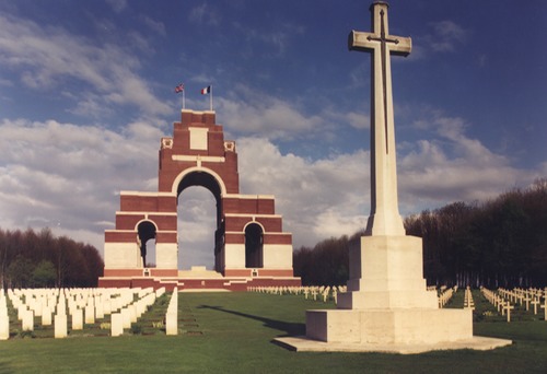 Thiepval Memorial Cemetery.JPG